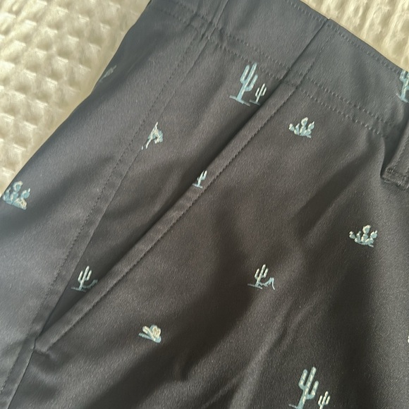 Brand new under Armour boys Gulf shorts with elastic adjustable waist - Picture 4 of 5